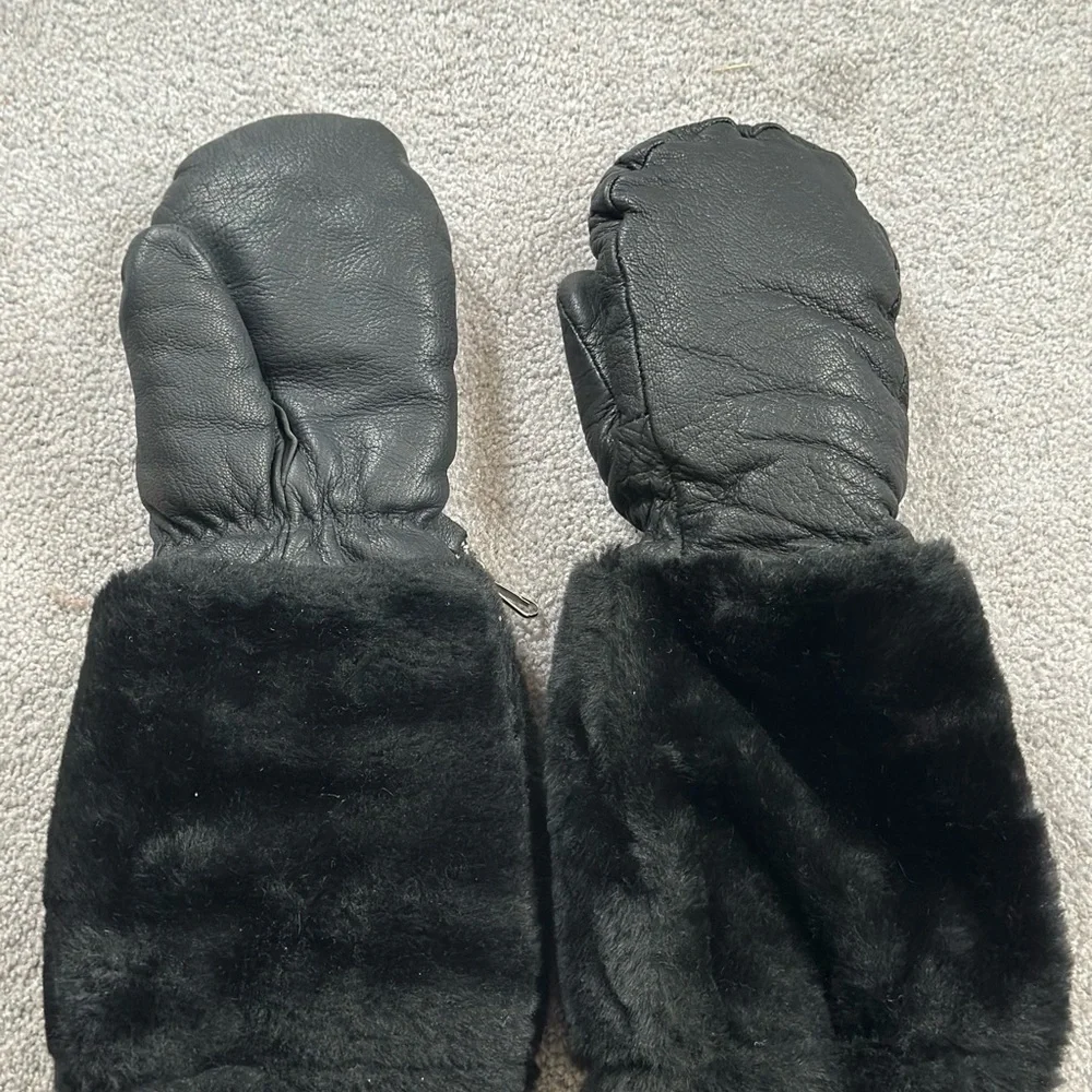 ZERO Polarguard Moccamit Black Leather Fur Long Cuff Red Lined Mittens GVC XL